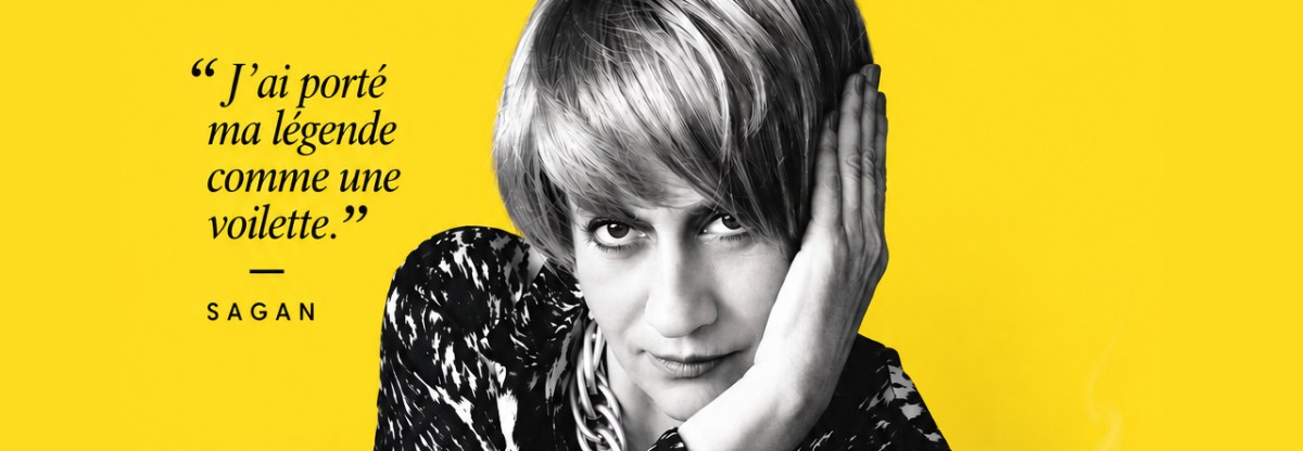 Caroline Loeb devient Françoise Sagan : un fauteuil, des cigarettes et beaucoup de&nbsp;talent